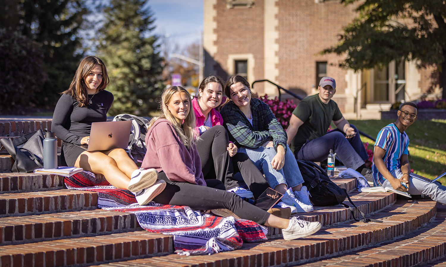 Students in “Child Psychology” with Professor of Psychological Science Julie Kingery enjoy Tuesday’s warm weather.