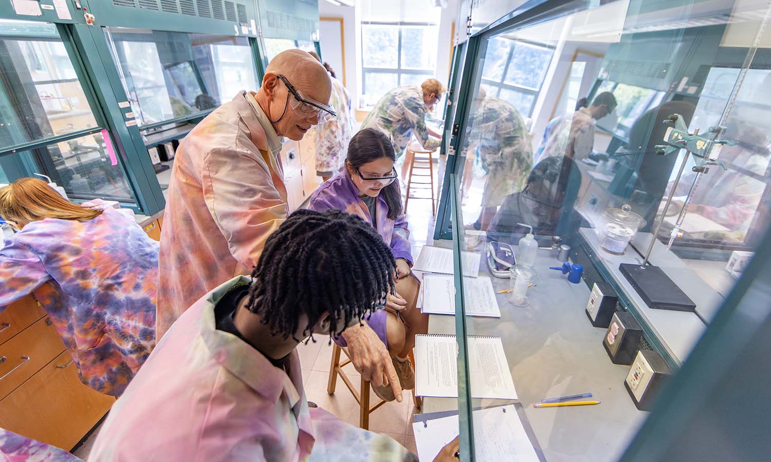 Professor of Chemistry Walter Bowyer works with Sam Ansah ’28 and Sidonie Murphy ’28 on a lab activity during “New Chemistry Meets Old Art.”