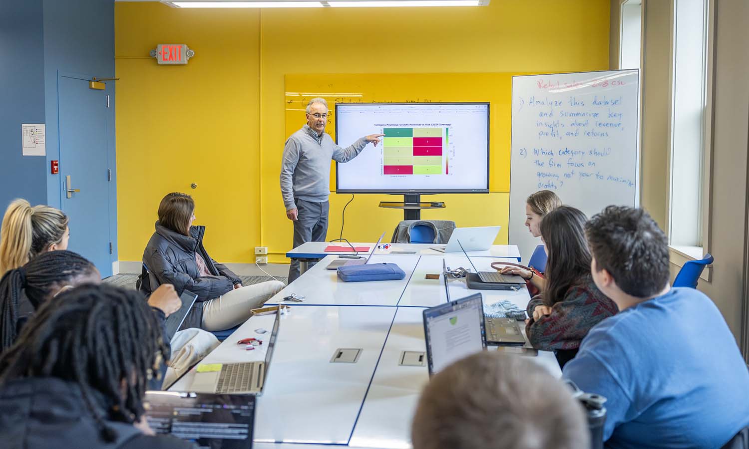 During “Data Analytics and Visualization,” Professor of Business Management and Entrepreneurship Tom Drennen reviews students’ findings regarding Chat-GPT’s ability to plot data.