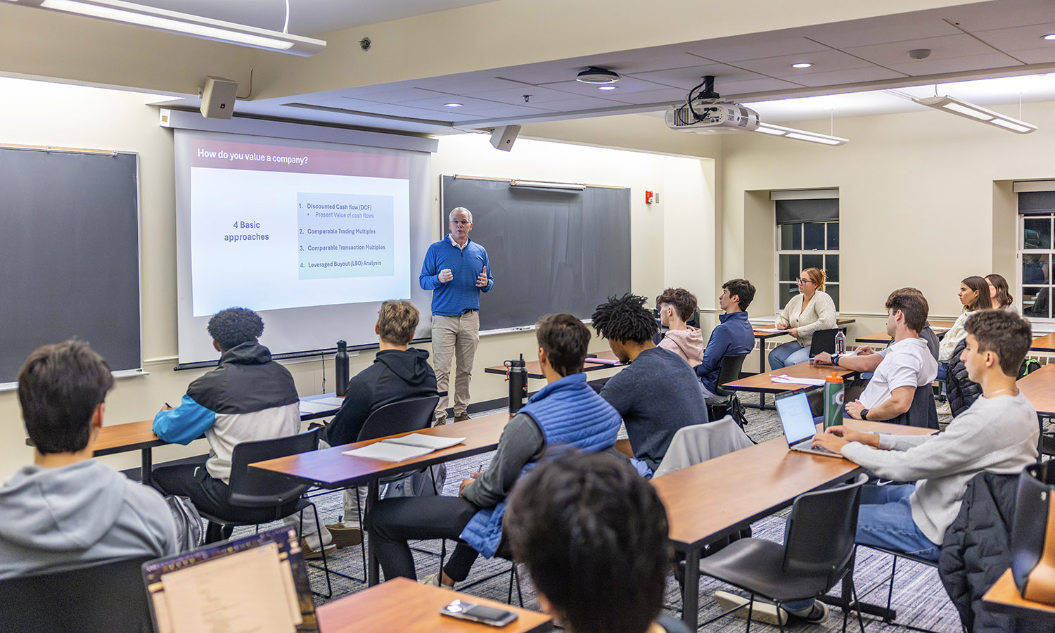 HWS Trustee Eric Stein ’89, who served as J.P. Morgan Chase Global Chairman of Investment Banking, leads students in an interview prep session to help them land internships in finance.