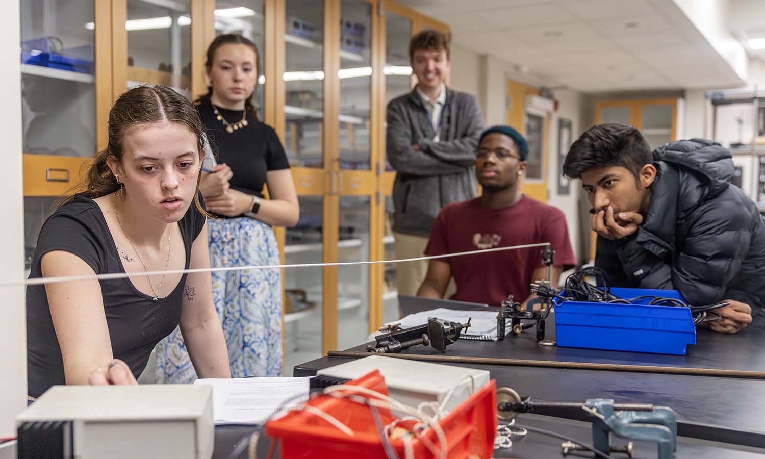 Students observe different wavelengths on a rope during a lab for “Introduction to Physics I” with Visiting Assistant Professor of Physics Zach Barfield.